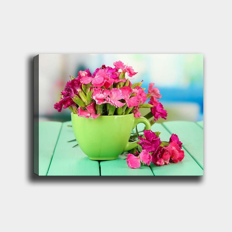 Canvastavla 70x100 cm - Grön kopp fylld med rosa blommor, Grön / Rosa