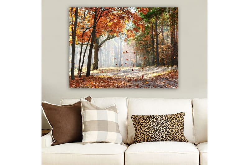 Canvastavla 70x100 cm - Höstskogslandskap med fallande löv i varma färger - Orange / Brun / Grön - Inredning - Tavlor & konst - Canvastavlor