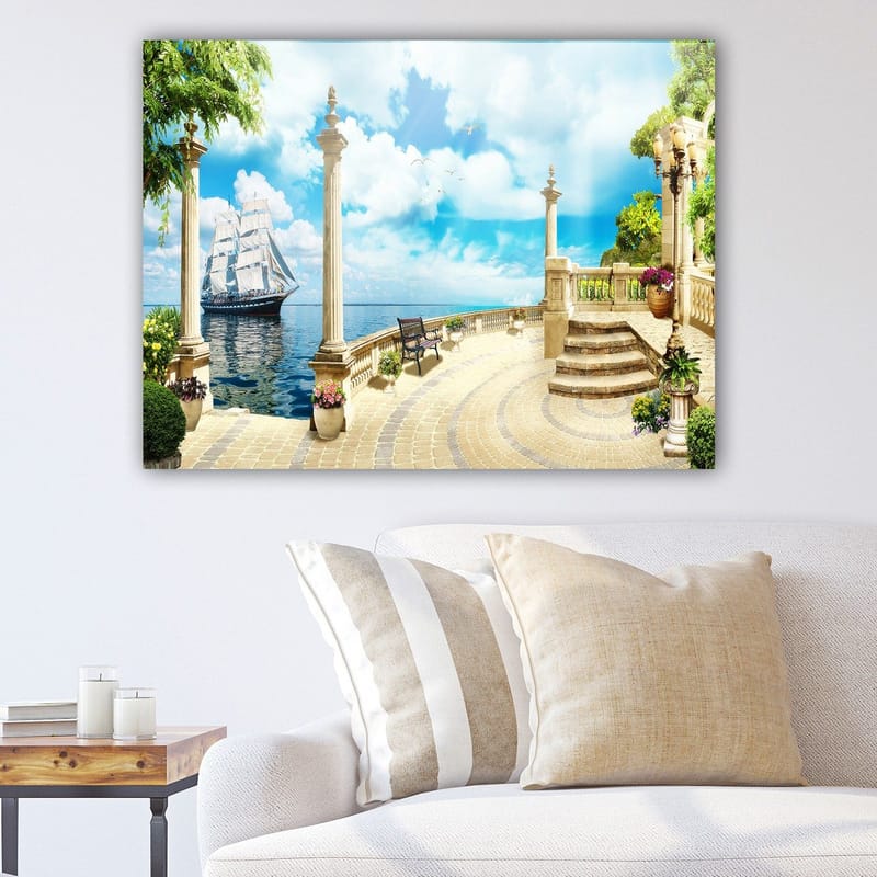 Canvastavla 70x100 cm - Idyllisk havsutsikt med en segelbåt, omgiven av pelare och grönska, Blå / Grön / Beige