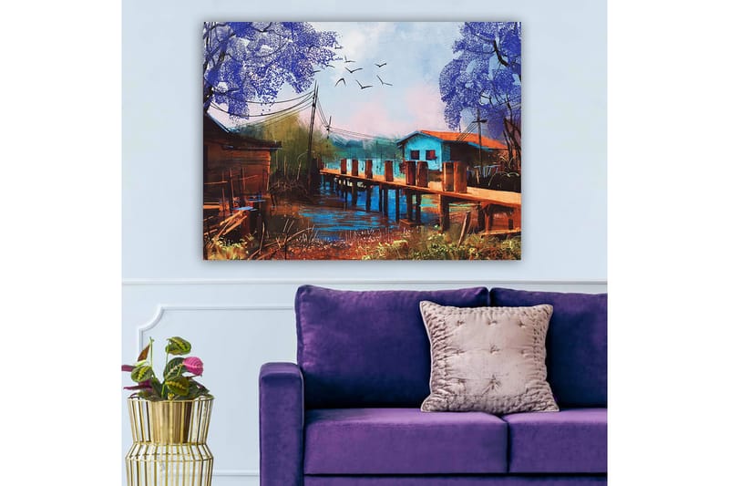 Canvastavla 70x100 cm - Idyllisk landskapsmålning med en brygga som sträcker sig över en stilla vattenyta, omgiven av färgglada hus och träd i lila nyanser, Lila / Blå / Brun