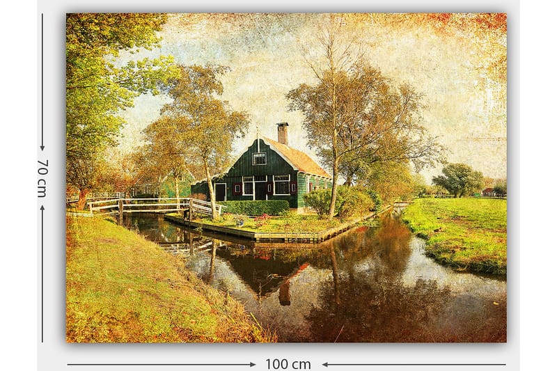 Canvastavla 70x100 cm - Idyllisk landskapsvy med ett traditionellt hus vid en kanal omgiven av träd och grönska - Grön / Brun / Orange - Inredning - Tavlor & konst - Canvastavlor