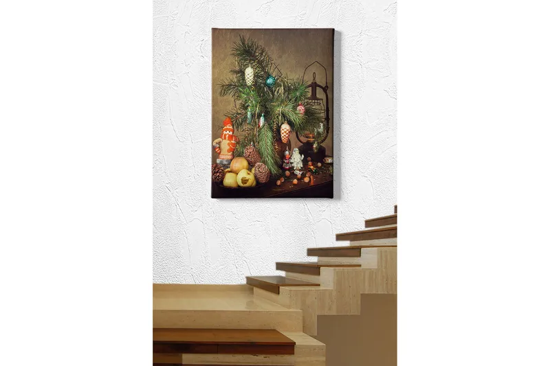 Canvastavla 70x100 cm - Juldekoration med gran, dekorationer och frukter - Grön / Röd / Beige - Inredning - Tavlor & konst - Canvastavlor