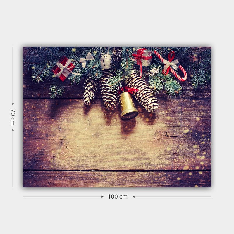 Canvastavla 70x100 cm - Juldekoration med granris, kottar och presenter - Grön / Brun / Röd - Inredning - Tavlor & konst - Canvastavlor
