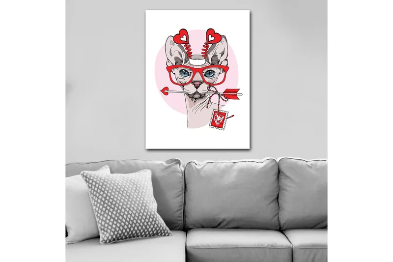 Canvastavla 70x100 cm - Katt med stora glasögon och hjärtformade detaljer, som håller en pil i munnen - Röd / Rosa / Grå - Inredning - Tavlor & konst - Canvastavlor