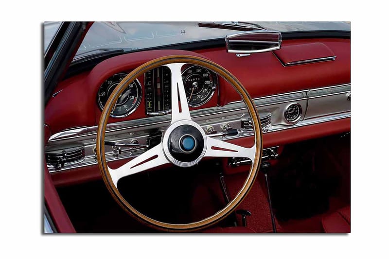 Canvastavla 70x100 cm - Klassisk bilinteriör med fokus på ratten och instrumentpanelen, Röd / Silver / Svart