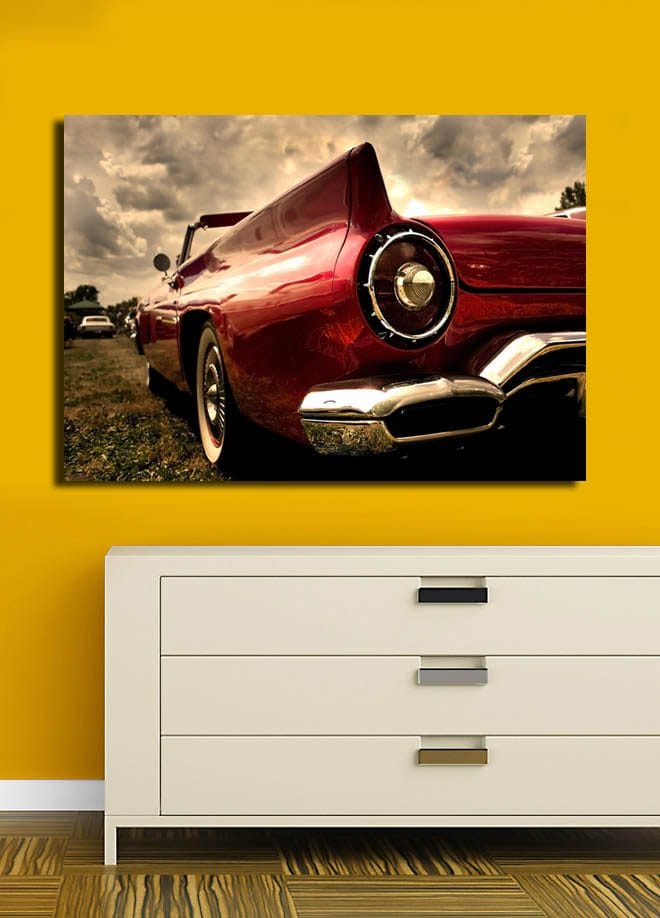Canvastavla 70x100 cm - Klassisk röd bil med en elegant bakdel och kromade detaljer - Röd / Krom (silver) - Inredning - Tavlor & konst - Canvastavlor