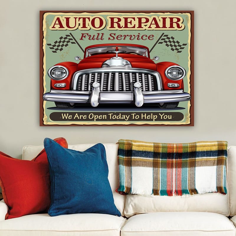 Canvastavla 70x100 cm - Klassisk röd bil med en kromad grill och racingflaggor i bakgrunden - Röd / Krom (silver) / Grön - Inredning - Tavlor & konst - Canvastavlor