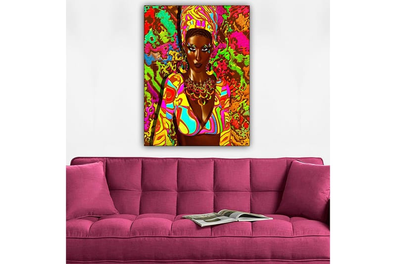 Canvastavla 70x100 cm - Kraftfull kvinna i färgglad klädsel med ett uttrycksfullt ansikte och smycken - Grön / Rosa / Orange - Inredning - Tavlor & konst - Canvastavlor