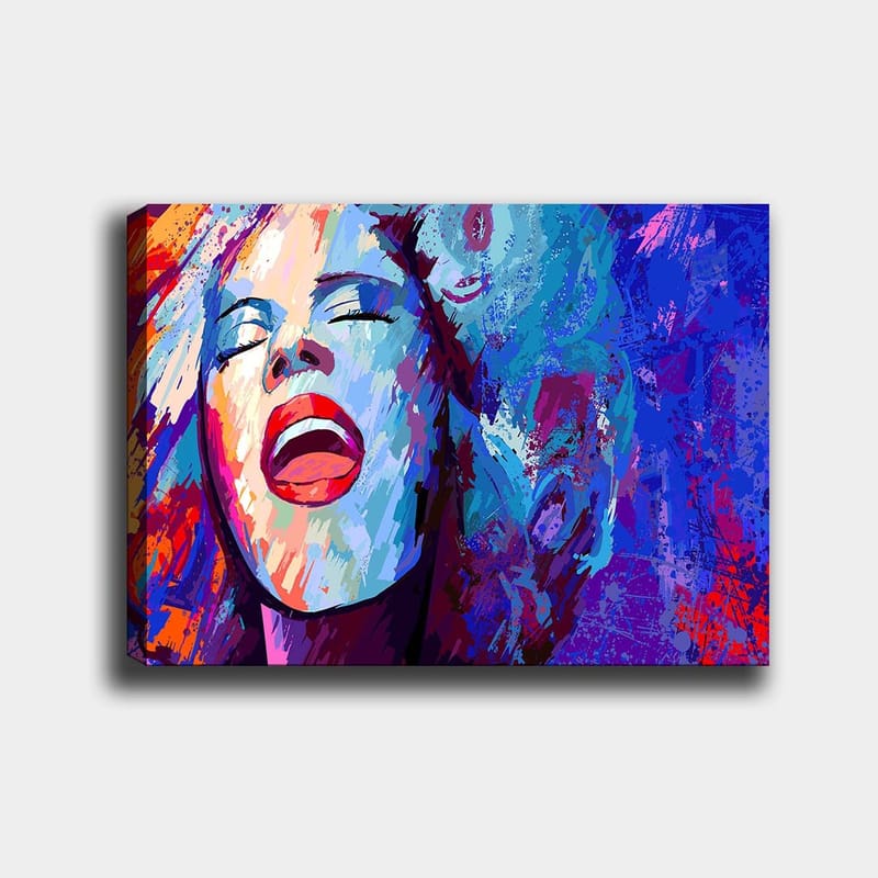 Canvastavla 70x100 cm - Kraftfull kvinna som sjunger med uttrycksfulla ansiktsdrag, Blå / Röd / Vit