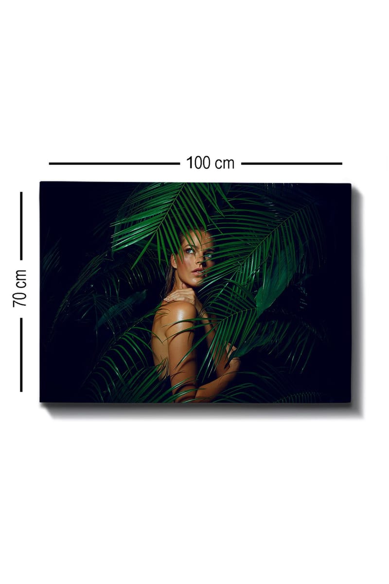 Canvastavla 70x100 cm - Kvinna delvis dold bakom gröna palmblad - Mörkgrön / Ljusgrön / Beige - Inredning - Tavlor & konst - Canvastavlor