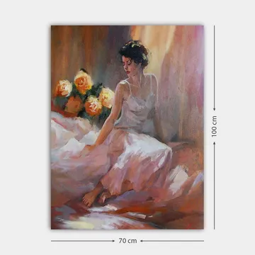 Canvastavla 70x100 cm - Kvinna i en vit klänning sitter avslappnat med rosor i bakgrunden - Vit / Rosa / Orange - Inredning - Tavlor & konst - Canvastavlor