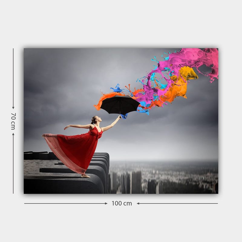 Canvastavla 70x100 cm - Kvinna i röd klänning står på en kant och håller ett paraply, medan färgglada färgstrålar sprutar ut från det - Röd / Svart / Orange - Inredning - Tavlor & konst - Canvastavlor