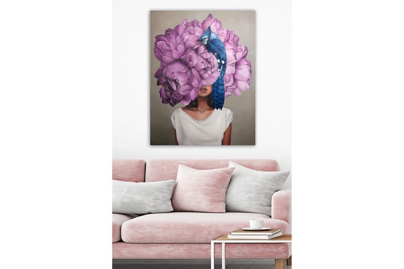 Canvastavla 70x100 cm - Kvinna med ett huvud av stora, lila blommor och en blå fågel som sitter på blommorna - Lila / Blå - Inredning - Tavlor & konst - Canvastavlor