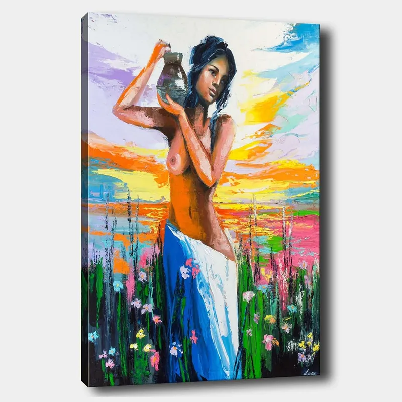 Canvastavla 70x100 cm - Kvinna som bär en kruka, omgiven av blommor och en färgsprakande himmel vid solnedgången, Orange / Blå / Grön