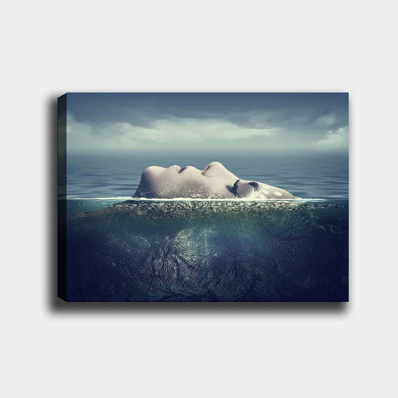 Canvastavla 70x100 cm - Kvinna som flyter på ytan av vattnet med en drömlik och lugn atmosfär, Blå / Grön / Beige