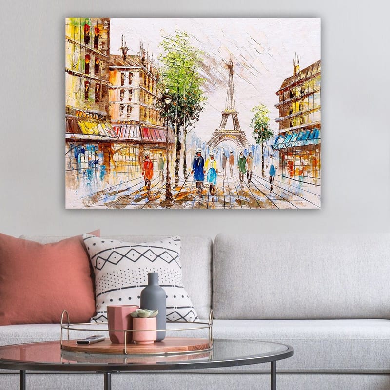 Canvastavla 70x100 cm - Livlig gata i Paris med Eiffeltornet i bakgrunden och människor som promenerar - Grön / Blå / Orange - Inredning - Tavlor & konst - Canvastavlor