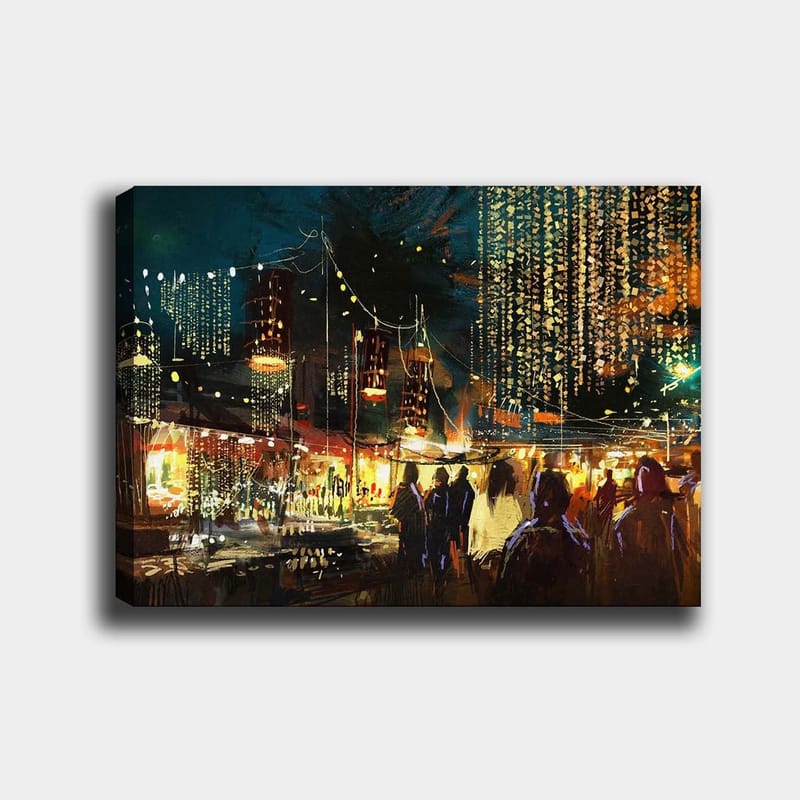 Canvastavla 70x100 cm - Livlig nattmarknad med människor och ljus som skapar en festlig atmosfär, Mörkblå / Guld / Röd