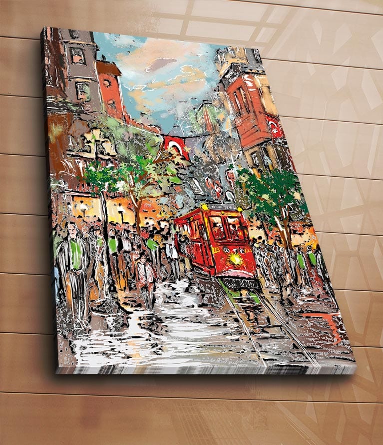 Canvastavla 70x100 cm - Livlig stadsbild med en röd spårvagn som färdas genom en regnig gata, omgiven av människor och träd - Röd / Grön / Brun - Inredning - Tavlor & konst - Canvastavlor