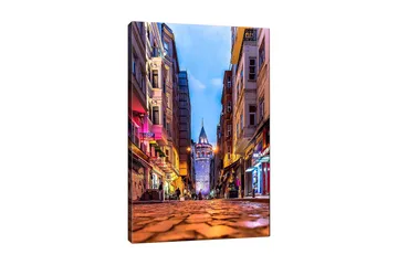 Canvastavla 70x100 cm - Livlig stadsbild med Galata-tornet som huvudfokus i en smal gata - Blå / Orange / Lila - Inredning - Tavlor & konst - Canvastavlor