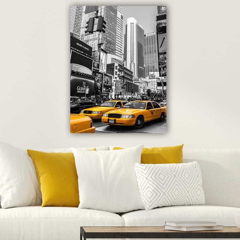 Canvastavla 70x100 cm - Livlig stadsbild med gula taxibilar som dominerar gatan i en urban miljö - Gul / Svart - Inredning - Tavlor & konst - Canvastavlor