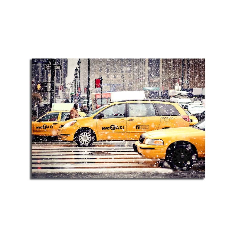 Canvastavla 70x100 cm - Livlig stadsbild med gula taxibilar som kör genom snöfall i New York City - Gul / Svart - Inredning - Tavlor & konst - Canvastavlor