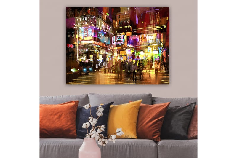 Canvastavla 70x100 cm - Livlig stadsbild med människor som rör sig bland färgglada neonskyltar och ljus - Lila / Gul / Grön - Inredning - Tavlor & konst - Canvastavlor