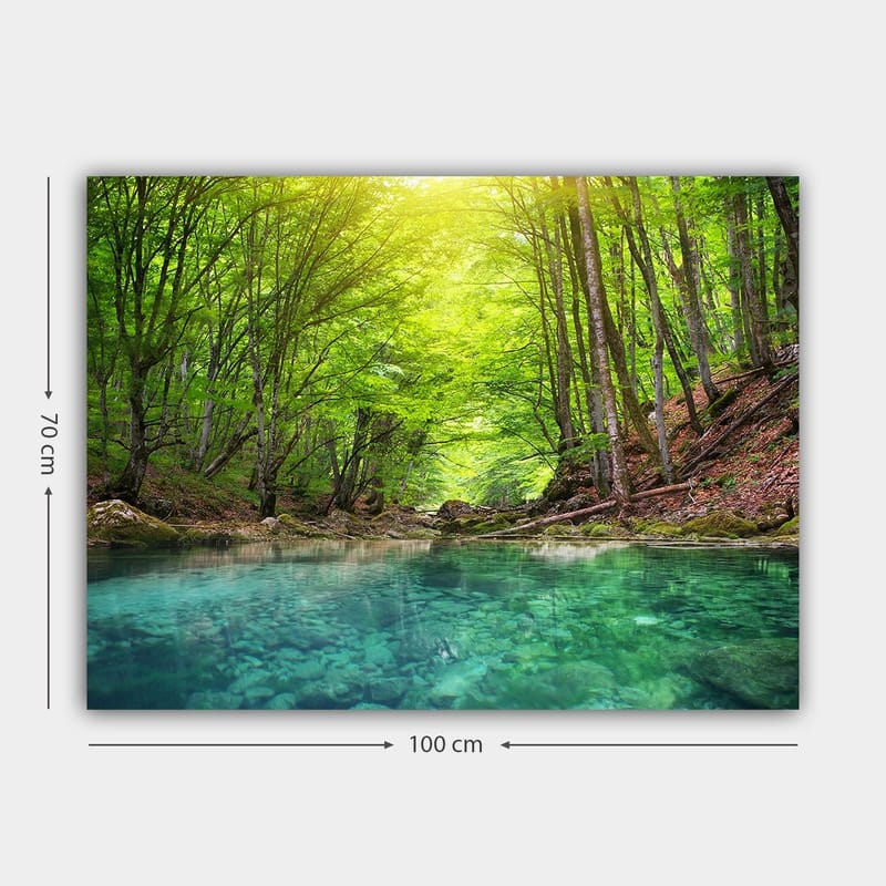 Canvastavla 70x100 cm - Lugn skogssjö omgiven av frodiga gröna träd och klippiga stränder - Grön / Turkos - Inredning - Tavlor & konst - Canvastavlor