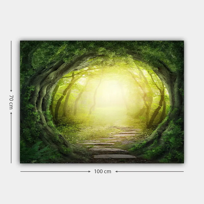 Canvastavla 70x100 cm - Magisk skogsgång med ljus som strålar genom trädens grönska - Grön / Ljusgul - Inredning - Tavlor & konst - Canvastavlor