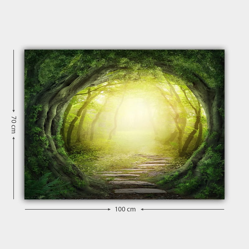 Canvastavla 70x100 cm - Magisk skogsgång med ljus som strålar genom trädens grönska - Grön / Ljusgul - Inredning - Tavlor & konst - Canvastavlor