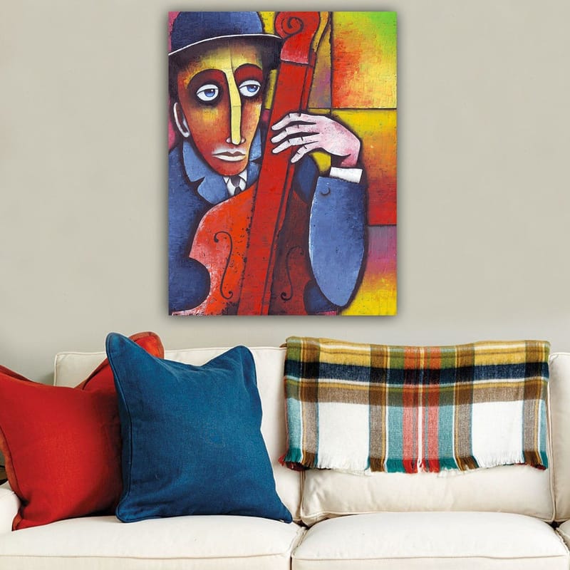 Canvastavla 70x100 cm - Man som spelar ett rödaktigt instrument med en melankolisk uttryck - Röd / Blå / Gul - Inredning - Tavlor & konst - Canvastavlor