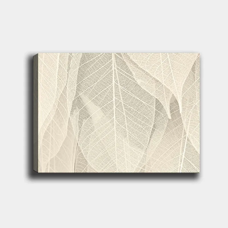 Canvastavla 70x100 cm - Mjuk och subtil komposition av genomskinliga löv som skapar en känsla av lugn och harmoni, Ljusbeige / Vit
