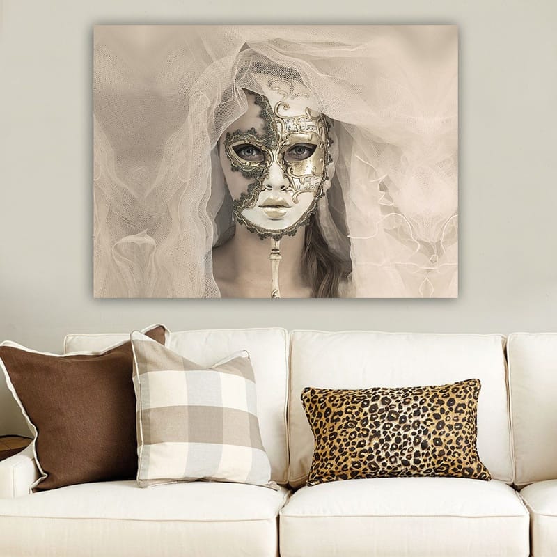 Canvastavla 70x100 cm - Mystisk kvinna med en detaljerad mask och slöja som skapar en drömlik atmosfär - Vit / Guld / Svart - Inredning - Tavlor & konst - Canvastavlor