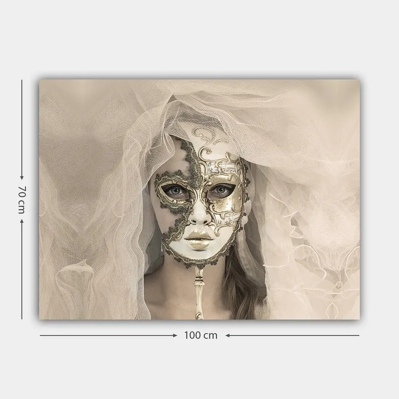 Canvastavla 70x100 cm - Mystisk kvinna med en detaljerad mask och slöja som skapar en drömlik atmosfär - Vit / Guld / Svart - Inredning - Tavlor & konst - Canvastavlor