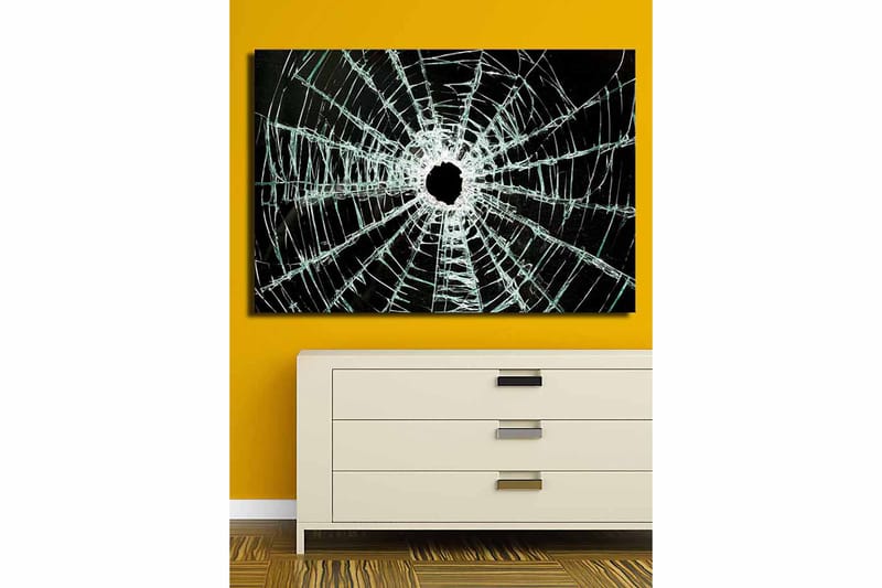 Canvastavla 70x100 cm - Närbild av en sprucken glasruta med ett centralt hål och sprickor som sträcker sig utåt - Svart / Genomskinlig - Inredning - Tavlor & konst - Canvastavlor