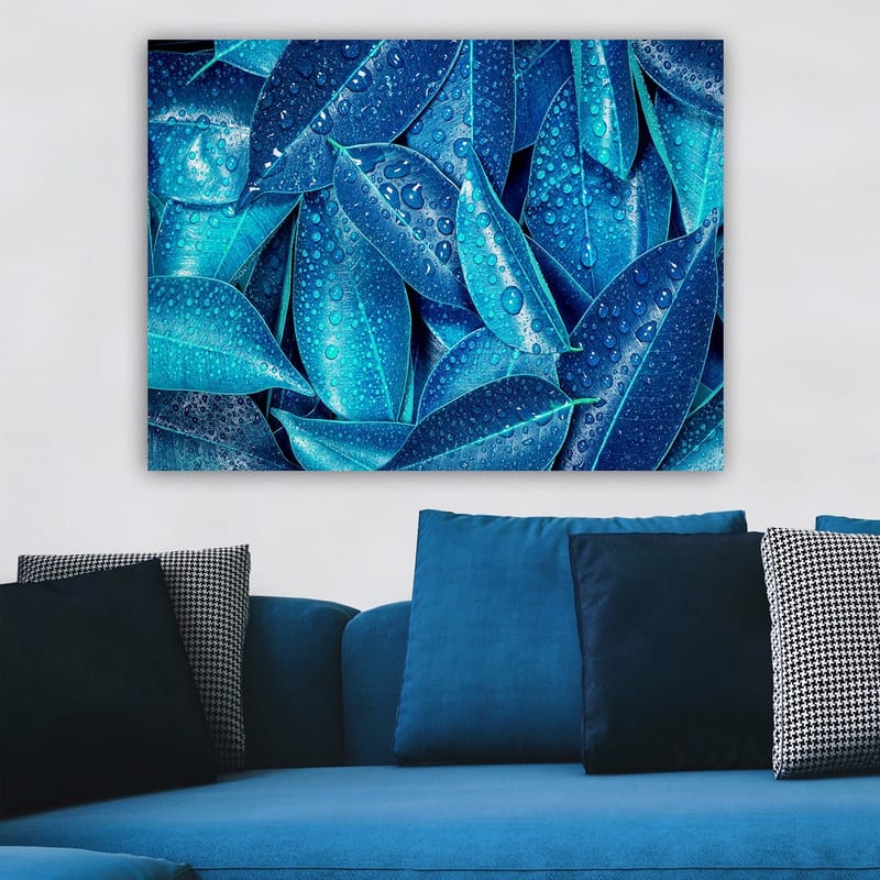 Canvastavla 70x100 cm - Närbild av vattendroppar på gröna blad som skapar en fräsch och livfull känsla - Blå / Turkos - Inredning - Tavlor & konst - Canvastavlor