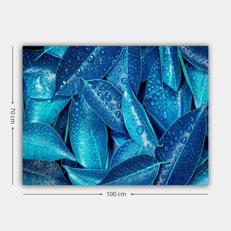 Canvastavla 70x100 cm - Närbild av vattendroppar på gröna blad som skapar en fräsch och livfull känsla - Blå / Turkos - Inredning - Tavlor & konst - Canvastavlor