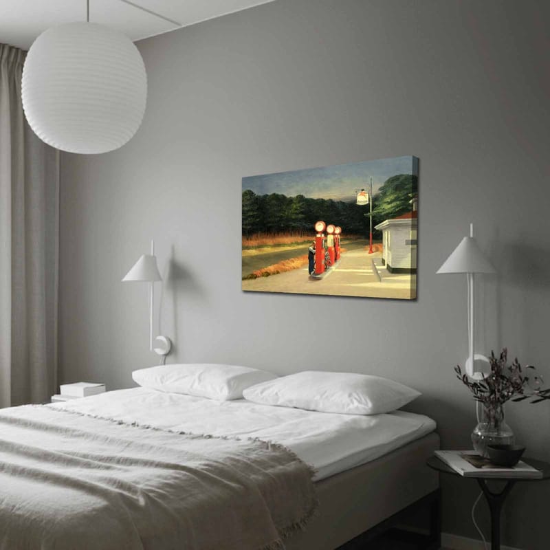 Canvastavla 70x100 cm - Nostalgisk bensinstation med vintage pumpar i en naturskön miljö - Röd / Grön / Blå - Inredning - Tavlor & konst - Canvastavlor