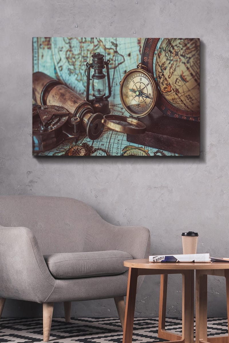 Canvastavla 70x100 cm - Nostalgisk samling av navigationsverktyg och en gammal karta - Brun / Guld / Grön - Inredning - Tavlor & konst - Canvastavlor