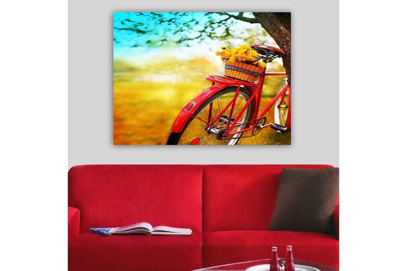 Canvastavla 70x100 cm - Röd cykel med en korg fylld av gula blommor - Röd / Gul / Grön - Inredning - Tavlor & konst - Canvastavlor