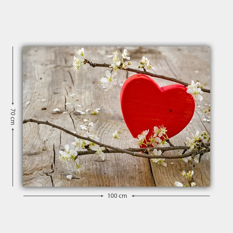 Canvastavla 70x100 cm - Röd hjärta omgiven av blommor på en träyta - Röd / Vit - Inredning - Tavlor & konst - Canvastavlor