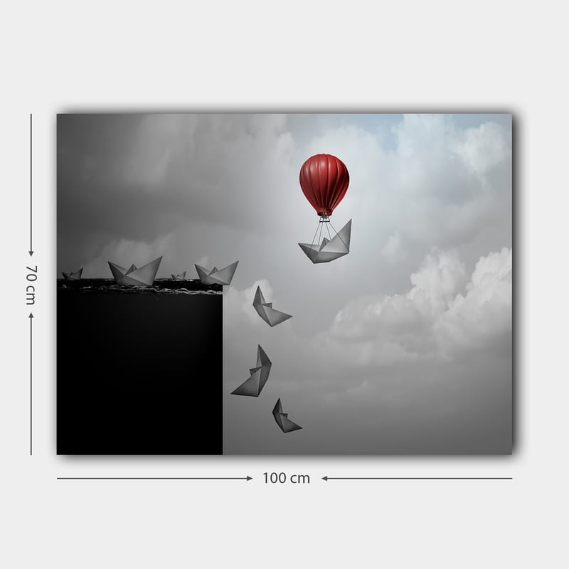 Canvastavla 70x100 cm - Röd luftballong svävar över en svart avgrund med pappersbåtar som flyter nedanför - Röd / Svart / Grå - Inredning - Tavlor & konst - Canvastavlor