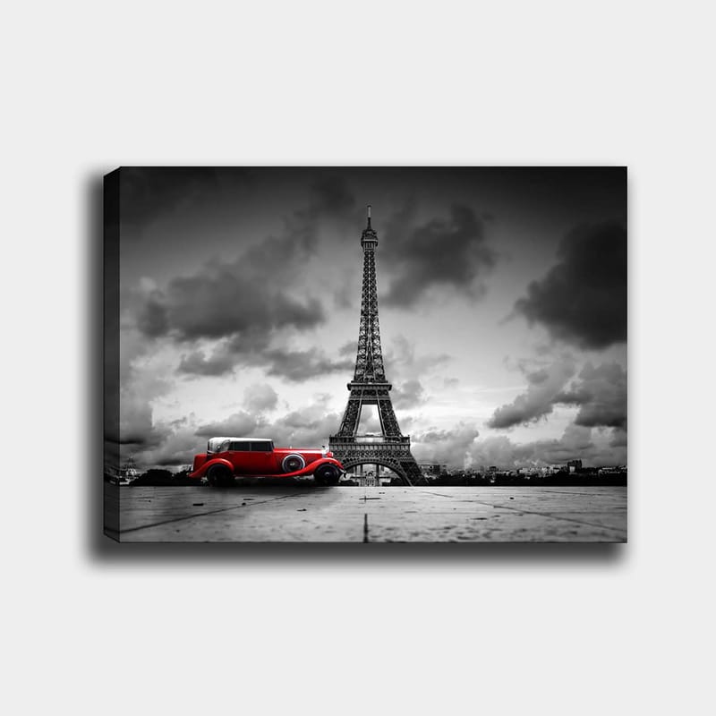 Canvastavla 70x100 cm - Röd vintagebil framför Eiffeltornet i en svartvit stadsmiljö - Röd / Svart / Vit - Inredning - Tavlor & konst - Canvastavlor