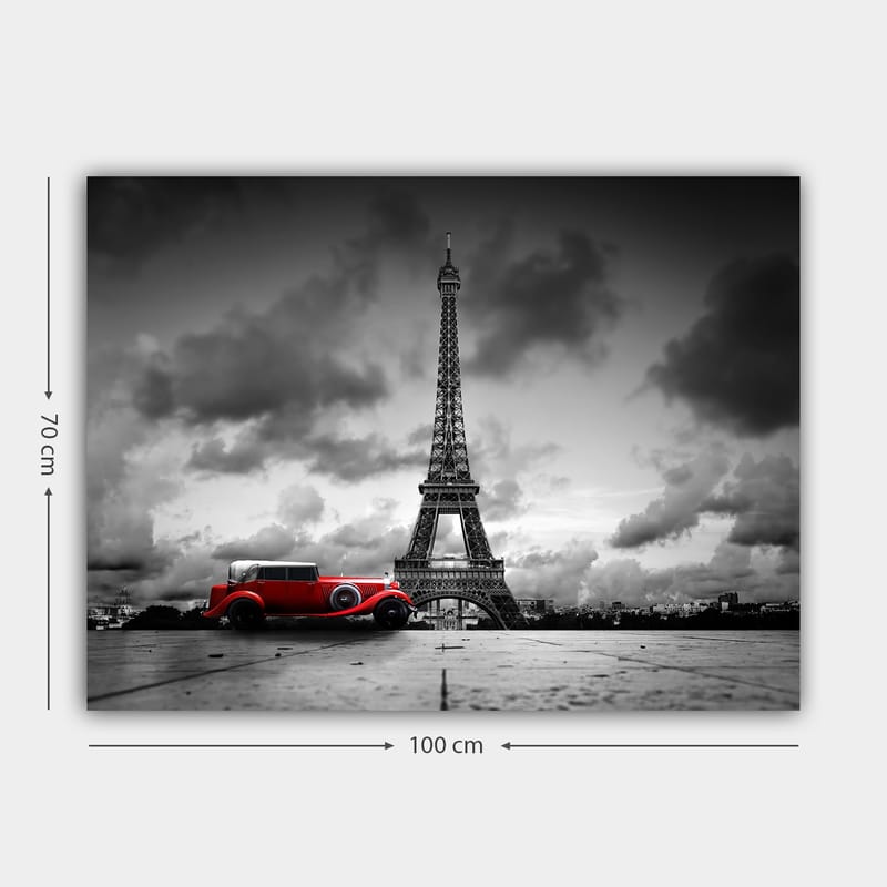 Canvastavla 70x100 cm - Röd vintagebil framför Eiffeltornet i en svartvit stadsmiljö - Röd / Svart / Vit - Inredning - Tavlor & konst - Canvastavlor