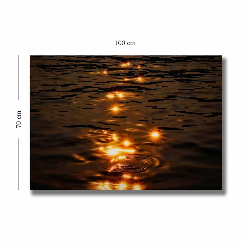Canvastavla 70x100 cm - Reflektioner av solens ljus på en stilla vattenyta - Guld / Mörkbrun - Inredning - Tavlor & konst - Canvastavlor
