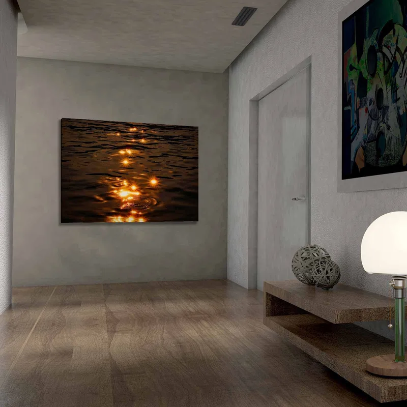 Canvastavla 70x100 cm - Reflektioner av solens ljus på en stilla vattenyta - Guld / Mörkbrun - Inredning - Tavlor & konst - Canvastavlor