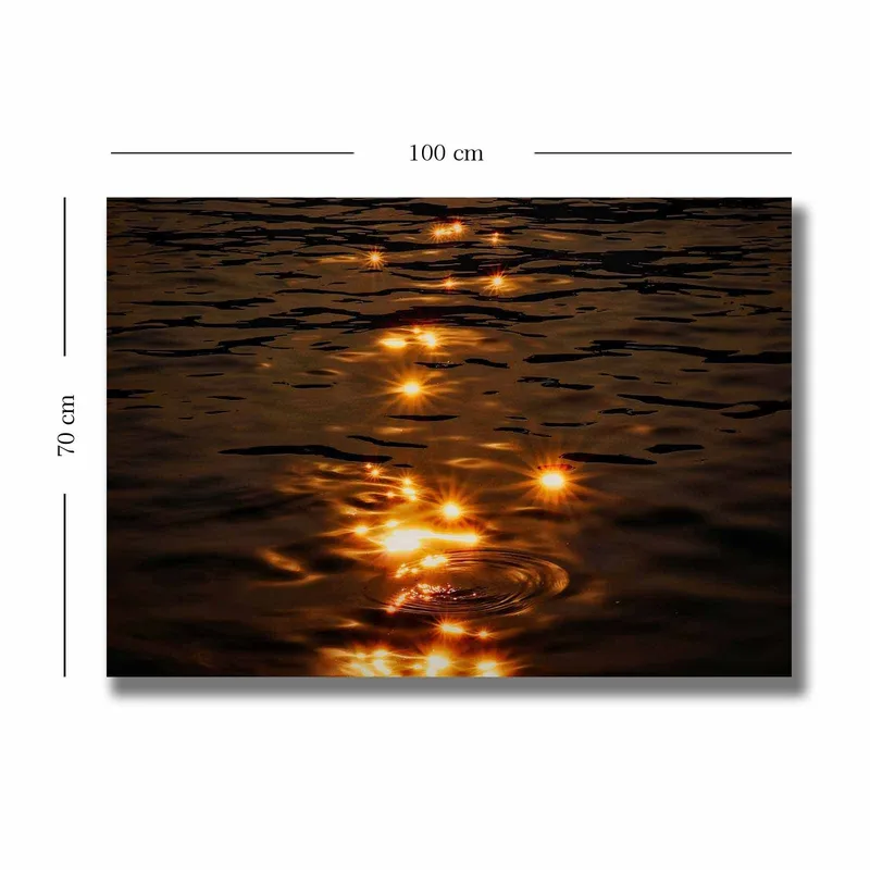 Canvastavla 70x100 cm - Reflektioner av solens ljus på en stilla vattenyta - Guld / Mörkbrun - Inredning - Tavlor & konst - Canvastavlor