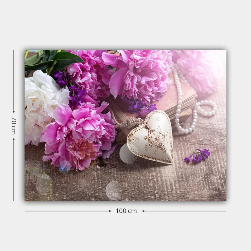 Canvastavla 70x100 cm - Romantisk komposition med rosa pioner och ett dekorativt hjärta i fokus - Rosa / Vit / Lila - Inredning - Tavlor & konst - Canvastavlor