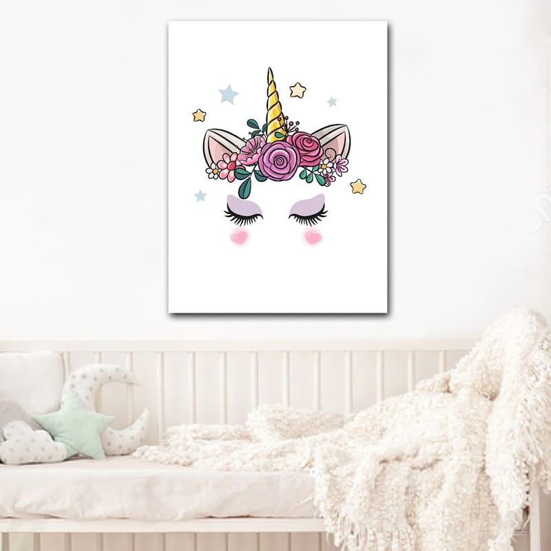 Canvastavla 70x100 cm - Söt enhörning med blommor och stjärnor som dekoration - Lila / Rosa / Guld - Inredning - Tavlor & konst - Canvastavlor