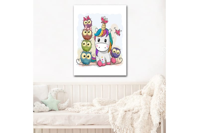 Canvastavla 70x100 cm - Söt enhörning omgiven av färgglada ugglor med stora ögon - Grå / Grön / Lila - Inredning - Tavlor & konst - Canvastavlor
