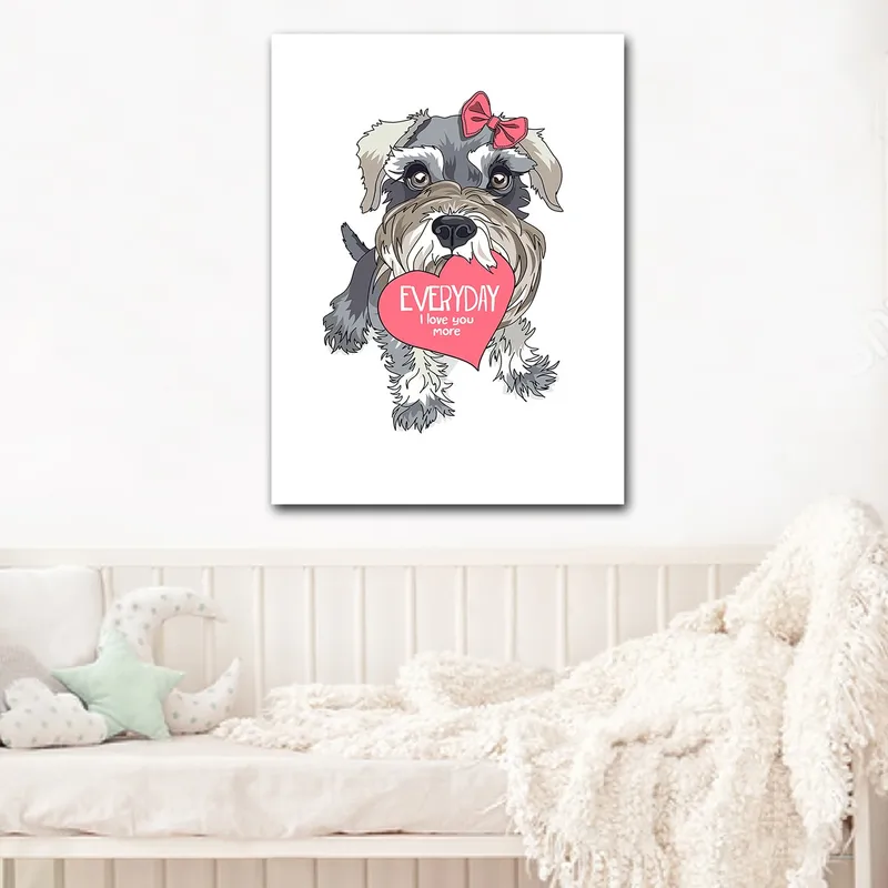 Canvastavla 70x100 cm - Söt hund som håller ett hjärta med texten EVERYDAY I love you more - Grå / Rosa / Vit - Inredning - Tavlor & konst - Canvastavlor
